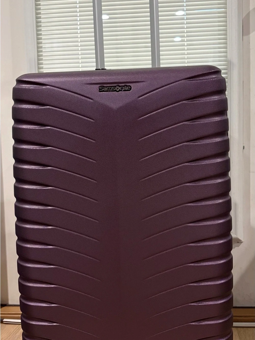 Samsonite pivot 3-Medium size suit case-plum-New No Tags-unisex